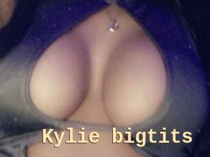 Kylie_bigtits