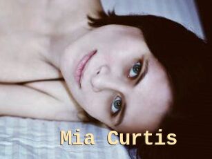 Mia_Curtis
