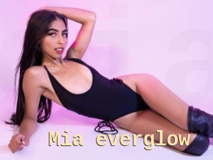 Mia_everglow
