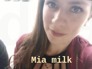 Mia_milk