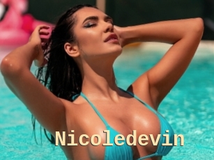 nicoledevin Dialogue Sexe
