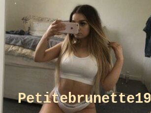 Petitebrunette19